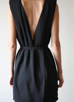 Красивое чёрное вечернее элегантное платье с открытой спиной