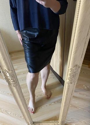 Новая базовая чёрная юбка карандаш по колено от mango из эко кожи 52-54 р2 фото