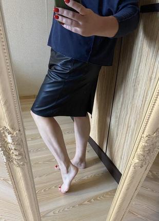 Новая базовая чёрная юбка карандаш по колено от mango из эко кожи 52-54 р6 фото