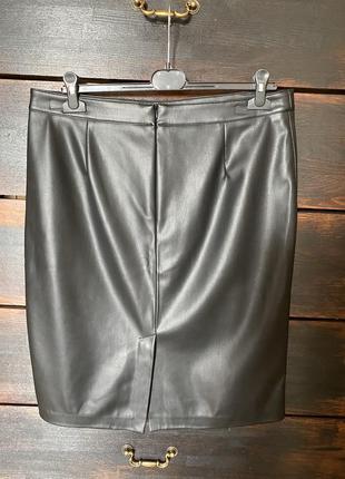 Новая базовая чёрная юбка карандаш по колено от mango из эко кожи 52-54 р3 фото
