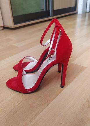 Босоніжки linzi