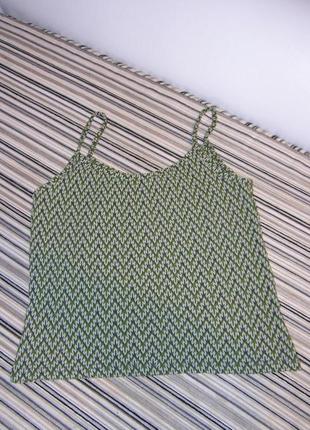 Зелена візерункове симпатична маєчка.