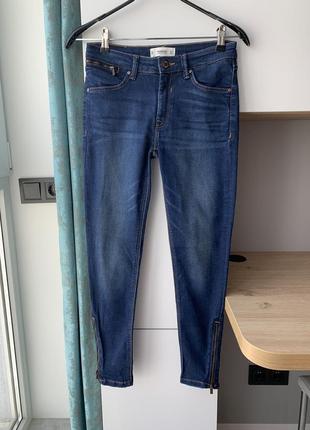 Джинсы mango