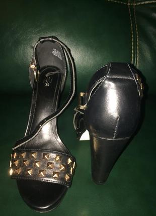 Босоножки на каблуке с заклепками h&m1 фото