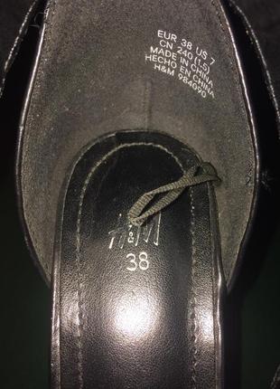 Босоножки на каблуке с заклепками h&m2 фото