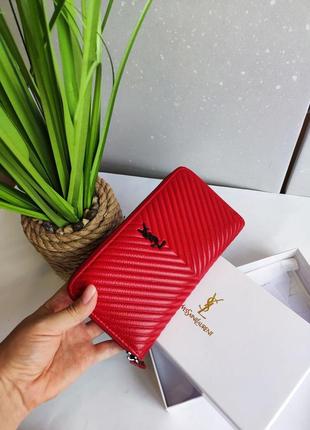 Стьобаний  червоний  гаманець