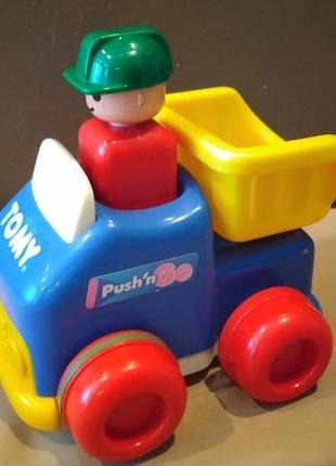 Невбиваний самоскид tomy push 'n go з фігуркою. функція push up.2 фото