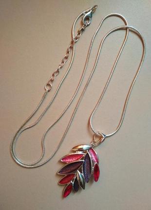 Красива прекраса на шию