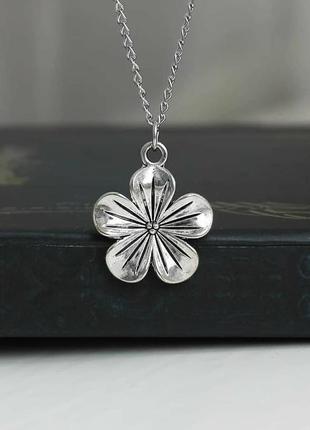 Ланцюжок з кулоном квіточка