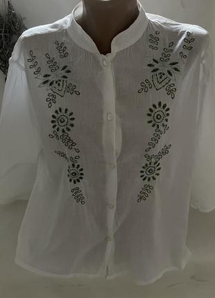 Воздушная батистовая рубашка с вышивкой1 фото