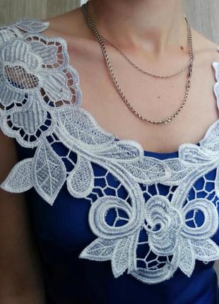 Шикарне полуприталенное жіноче плаття синього кольору міні сукня з мереживом2 фото