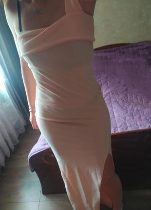 Нежное нюдовое перчиковое платье в пол с разрезами