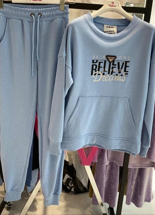 Стильний костюм,гарна якість,дорога туреччина.