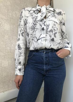 Віскозна блузка в квітковий принт