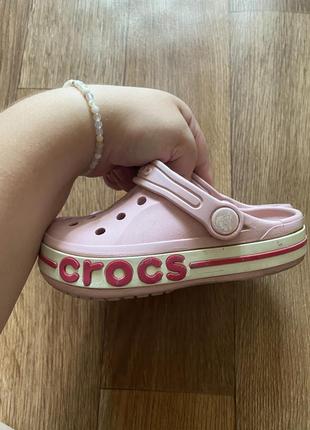 Шльопанці шльопанці crocs для дівчинки2 фото