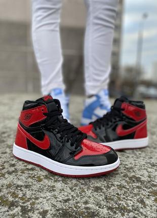 Nike air jordan 1 high og patent bred жіночі лаковані високі яскраві кросівки найк джордан чорно червоні черно красные высокие лакированные кроссовки