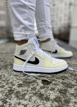 Nike air jordan 1 mid coconut milk жіночі високі кросівки найк джордан кремові жовті женские высокие стильные кроссовки кремовые желтые1 фото