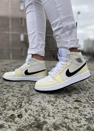 Nike air jordan 1 mid coconut milk жіночі високі кросівки найк джордан кремові жовті женские высокие стильные кроссовки кремовые желтые6 фото