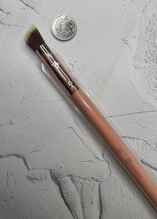 Кисть для теней bh cosmetics 4 angled crease brush1 фото