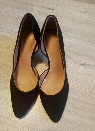 Туфлі 38 розміру чорного кольору