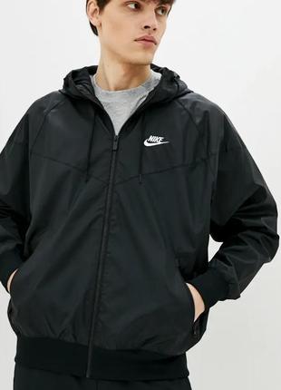 Легка куртка nike sportswear windrunner m hooded jacket / da0001-0106 фото