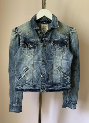 Вкорочена джинсова куртка пиджак укороченный
