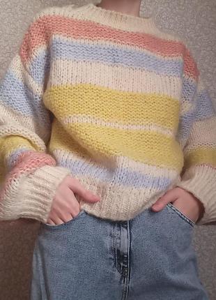 Стильний різнокольоровий светр із довгими рукавами