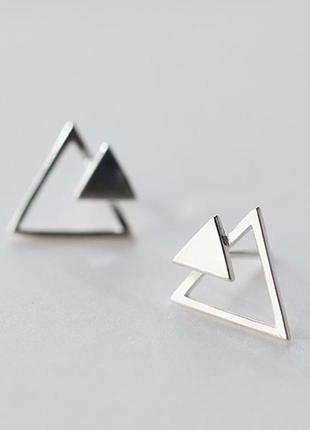 Серебряные сережки гвоздики треугольники женские серебро1 фото
