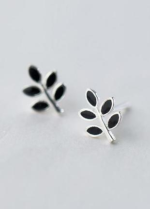 Женские серебряные серьги-гвоздики веточки с листьями серебро1 фото