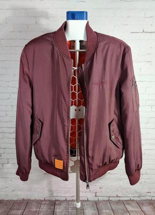 Бомбер original bombers flight jacket
оригінал6 фото