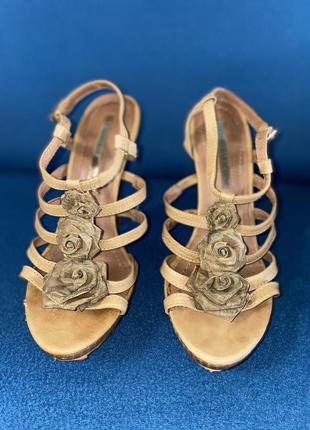 Шкіряні босоніжки відомого бренду. орігінал.👌