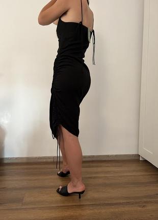 Чёрное платье hm из льна на бретельках ассиметричное на завязках4 фото