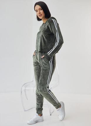 Велюровий костюм худі та джоггери, стильний комплект вкорочена кофта та штани, спортивний костюм9 фото