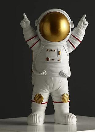 Набор фигурок космонавтов 5