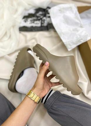 Жіночі слайди шльопанці adidas yeezy slide lite grey / жіночі коричневі слайди адідас