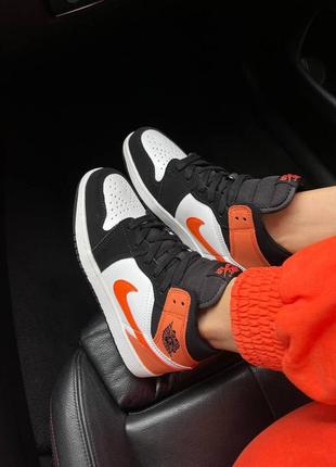 Жіночі кросівки nike air jordan retro 1 mid "patent orange swoosh" / жіночі кросівки найк аїр джордан