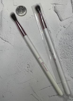 Кисть для тіней bh cosmetics 6 tapered blending brush з набору crystal quartz brush set1 фото