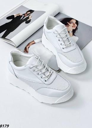 Мега стильні кросівки