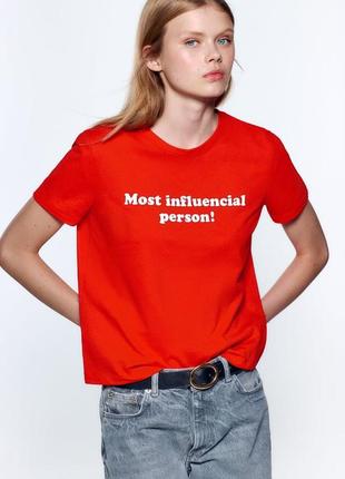 Стильна базова футболка з надписом zara