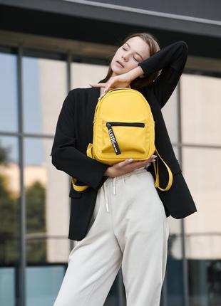 Яскравий жовтий рюкзак для дівчат, що цінують стиль і комфорт3 фото