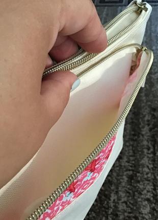 Гарна вмістка косметичка