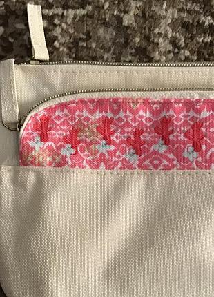 Гарна вмістка косметичка