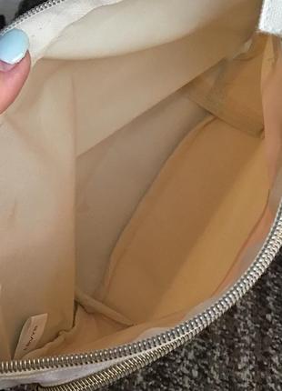 Гарна вмістка косметичка