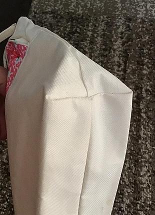 Гарна вмістка косметичка