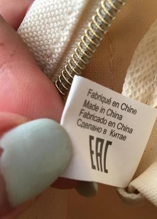 Гарна вмістка косметичка