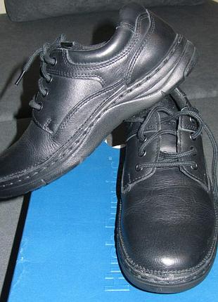 Нові шкільні туфлі hush puppies розмір 34