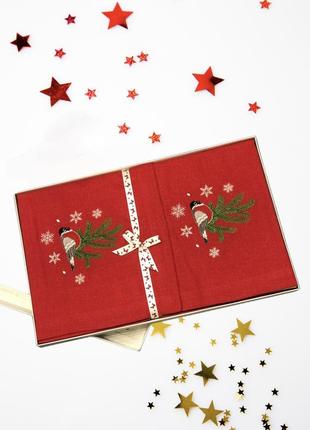 Скатертина новорічна льон червона з вишивкою в подарунковій упаковці