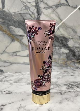 Victoria secret diamond petals 236 ml парфумований лосьйон для тіла парфюмированный лосьон для тела