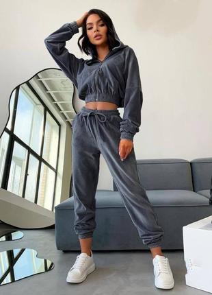 Спортивний велюровий костюм