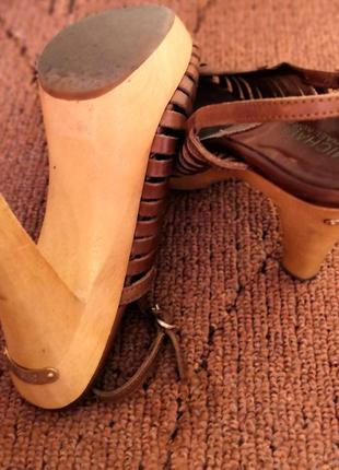 Коричневые кожаные босоножки  на деревянной подошве michael kors5 фото